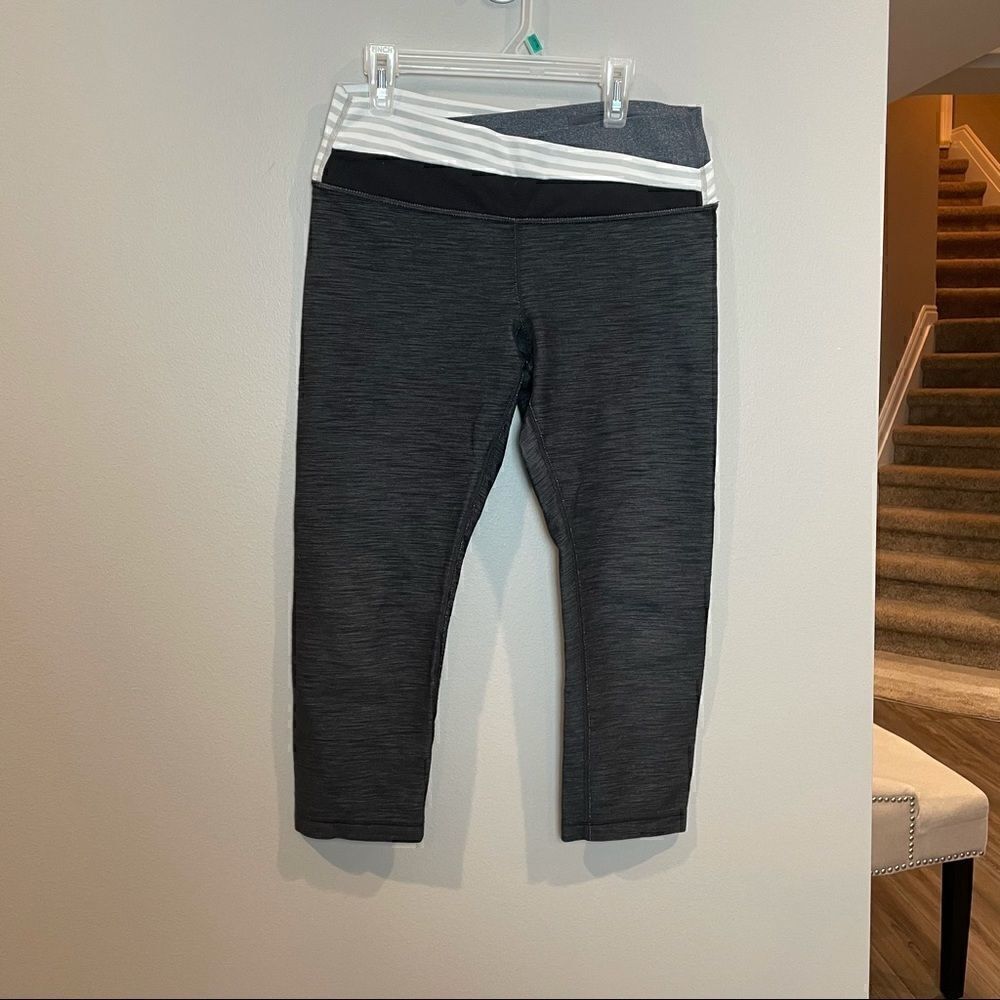 Lululemon Cropped Leggings Cross Waist 6